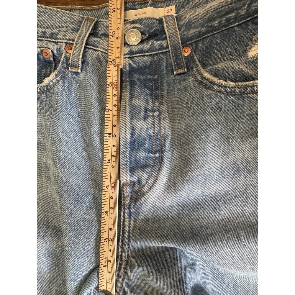 Levis Jeans Wedgie Women's Size 27 Distressed Denim Light Wash Button Fly - Picture 9 of 11